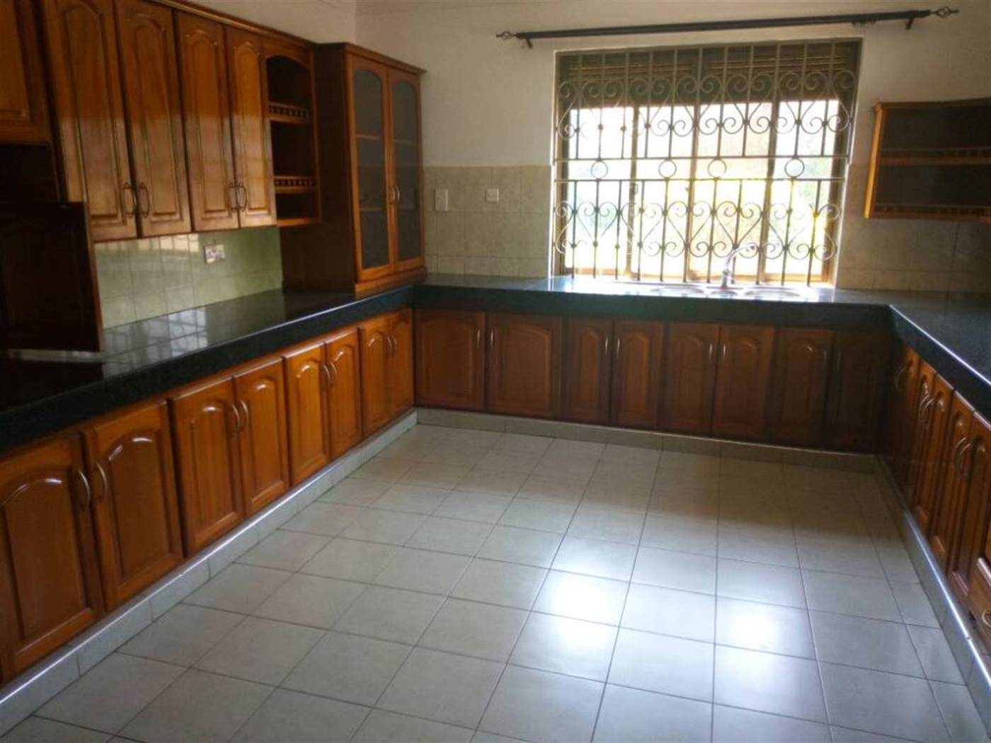 Villa for rent in Muyenga Kampala