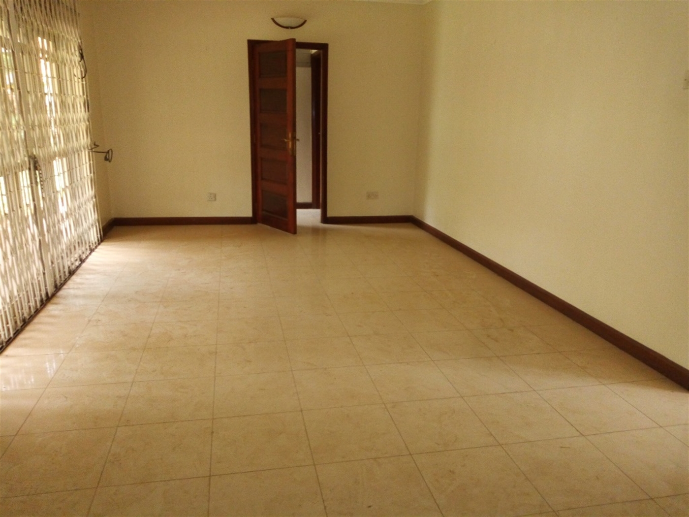 Bungalow for rent in Kololo Kampala