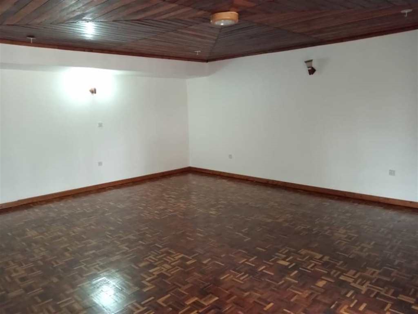 Bungalow for rent in Kololo Kampala