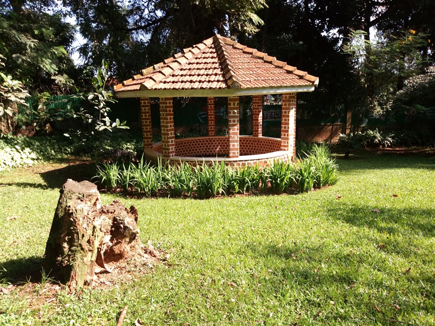 Bungalow for rent in Kololo Kampala