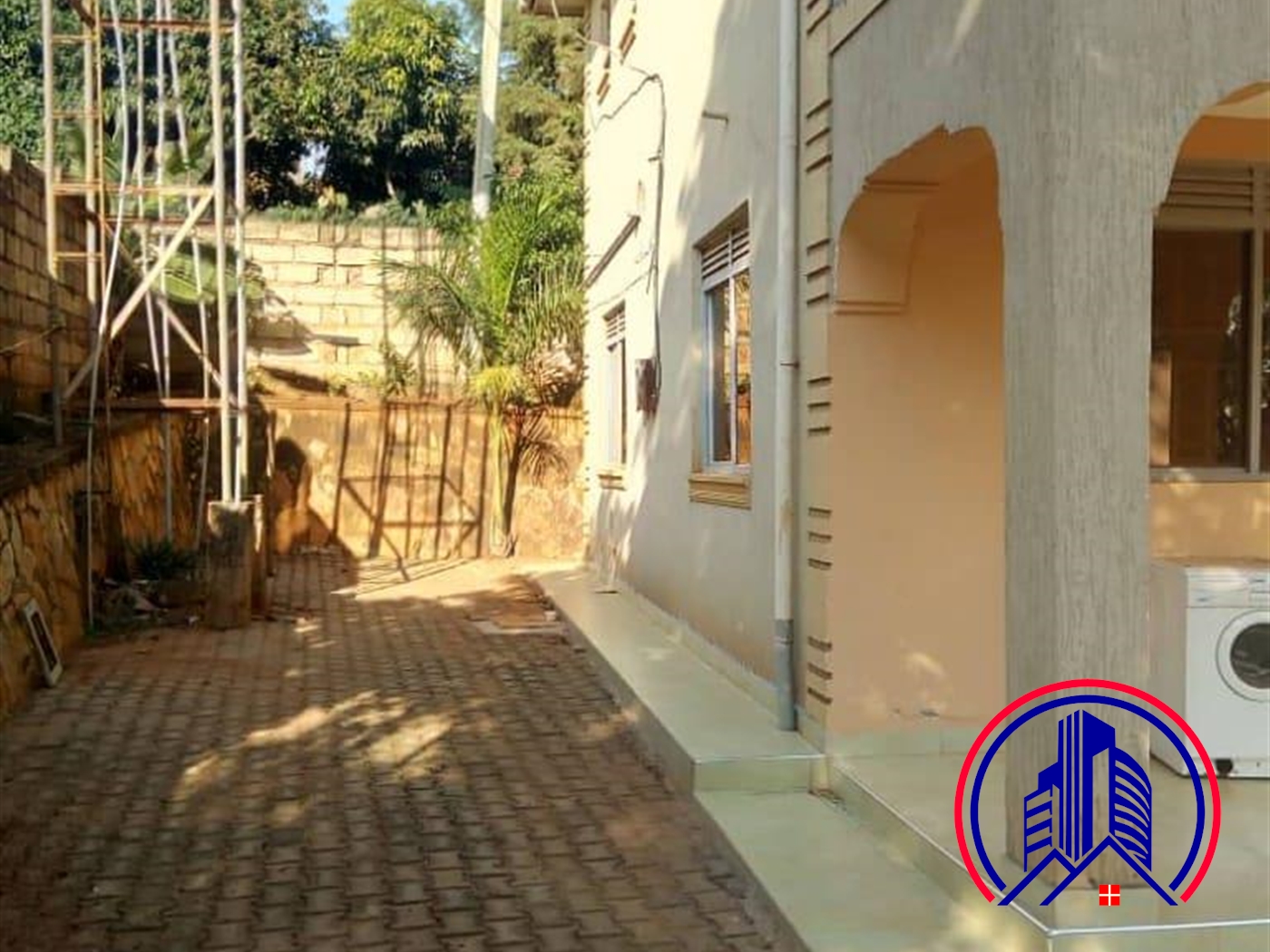 Mansion for rent in Mutungo Kampala