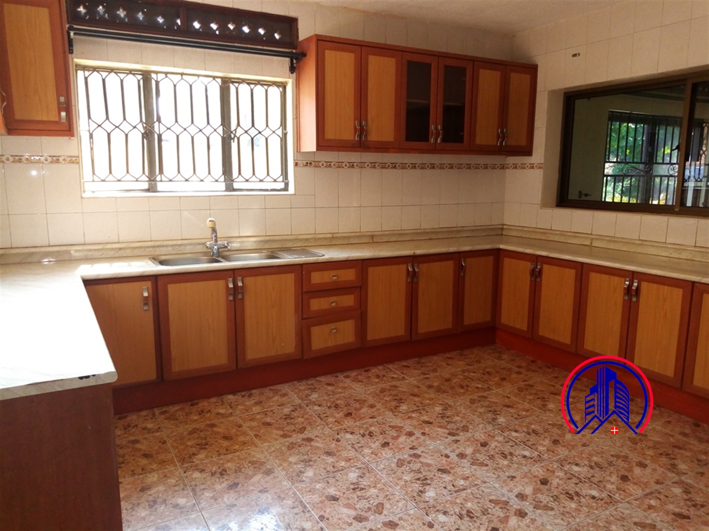 Bungalow for rent in Bugoloobi Kampala