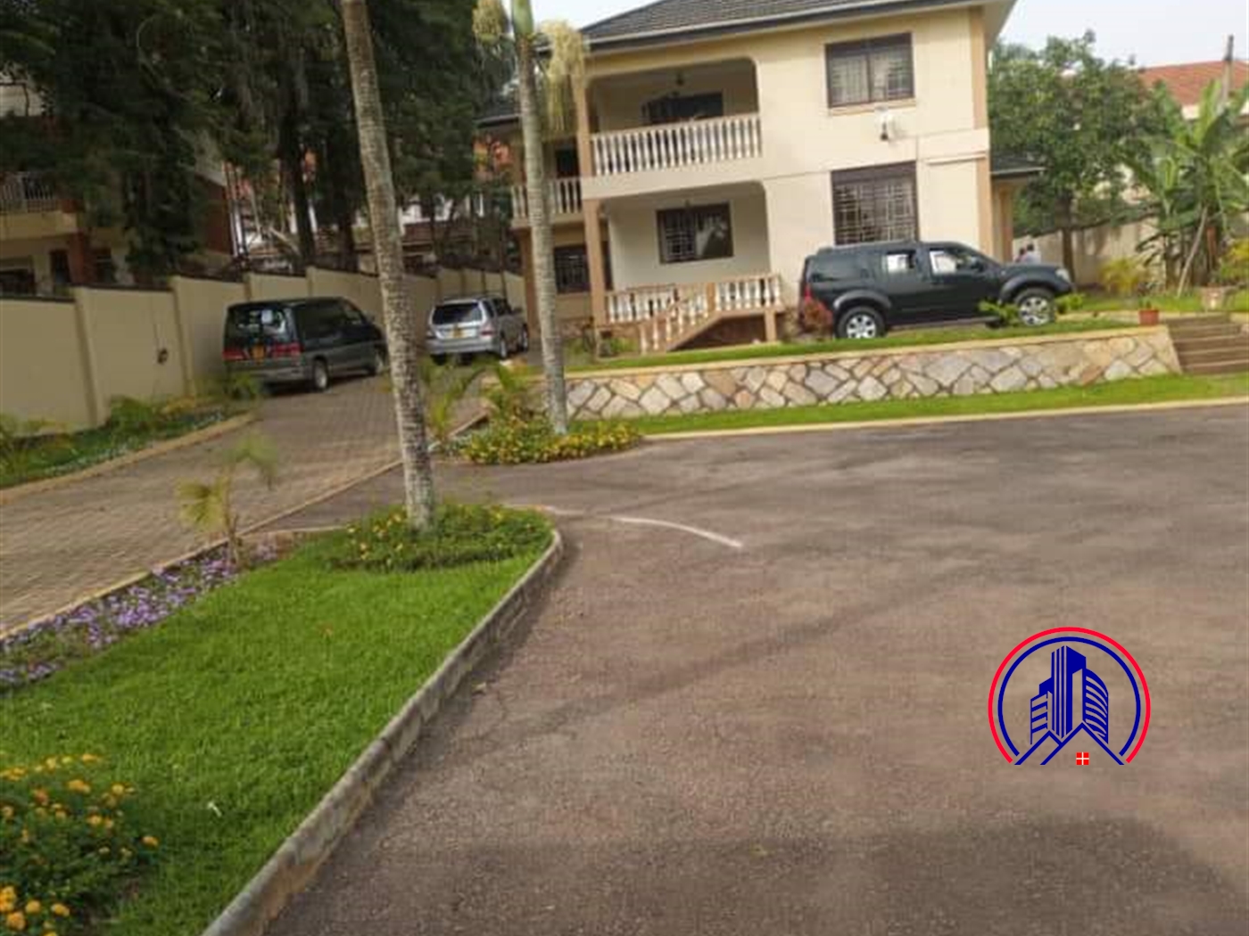 Storeyed house for sale in Bugoloobi Kampala