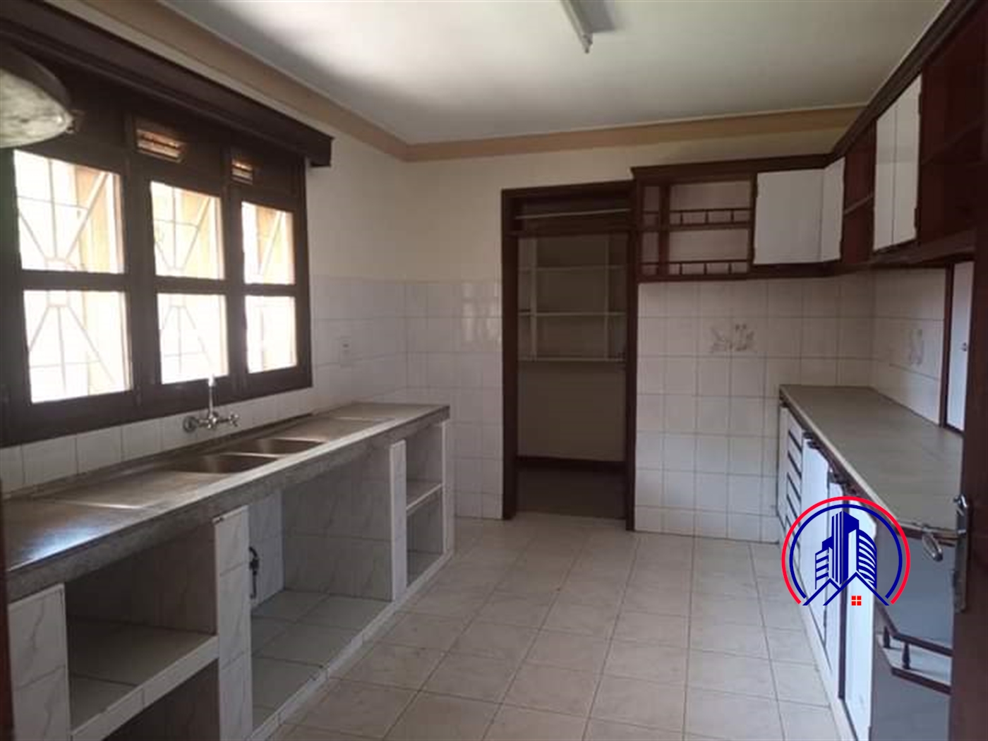 Storeyed house for rent in Bugoloobi Kampala