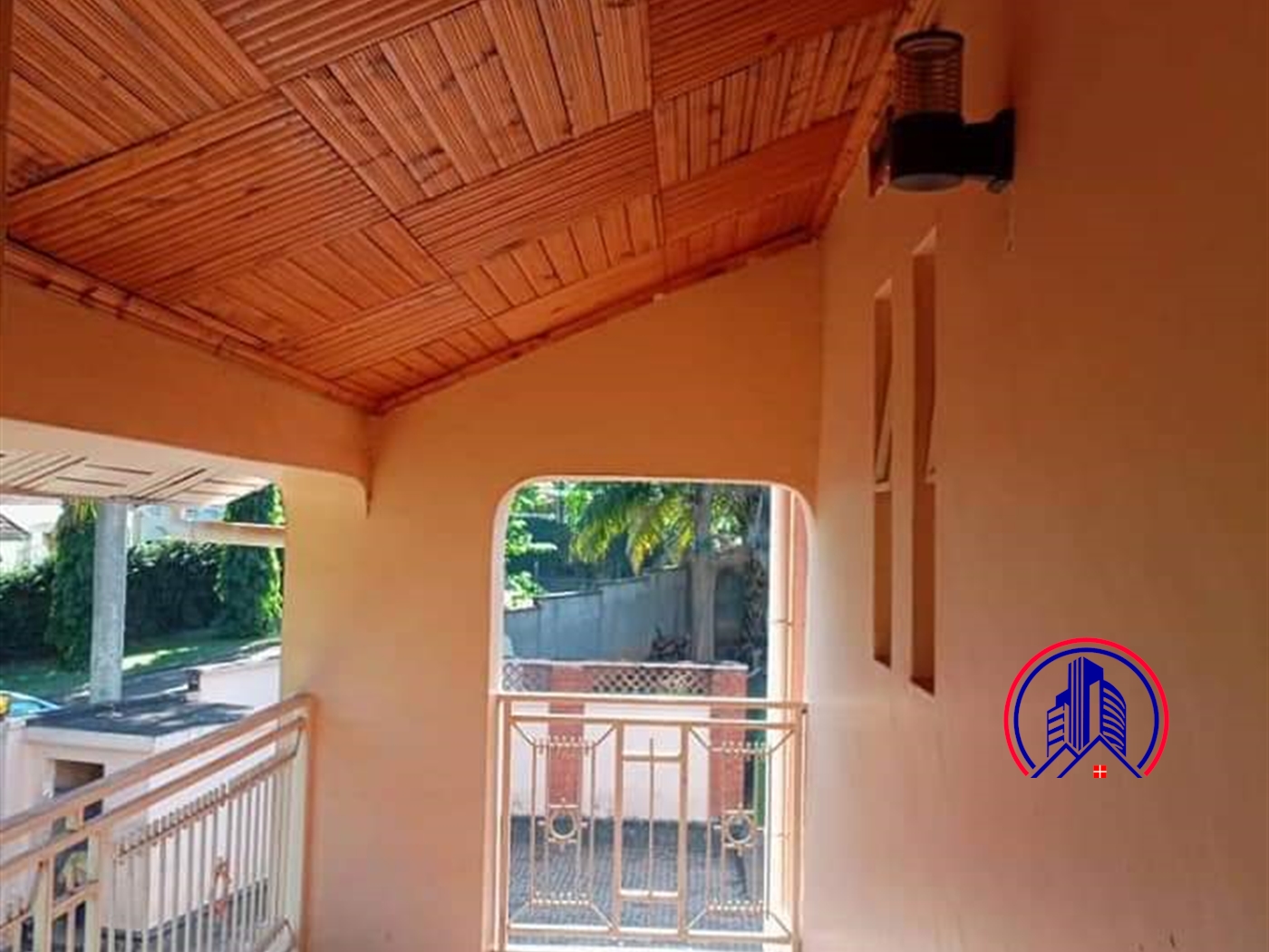 Storeyed house for rent in Bugoloobi Kampala