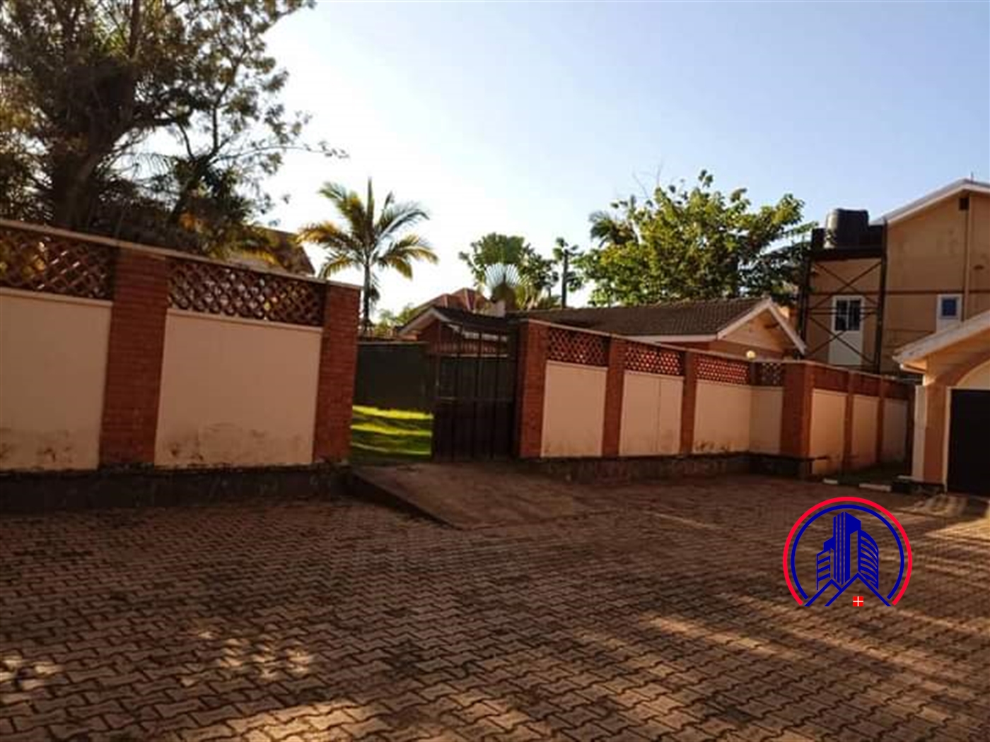 Storeyed house for rent in Bugoloobi Kampala