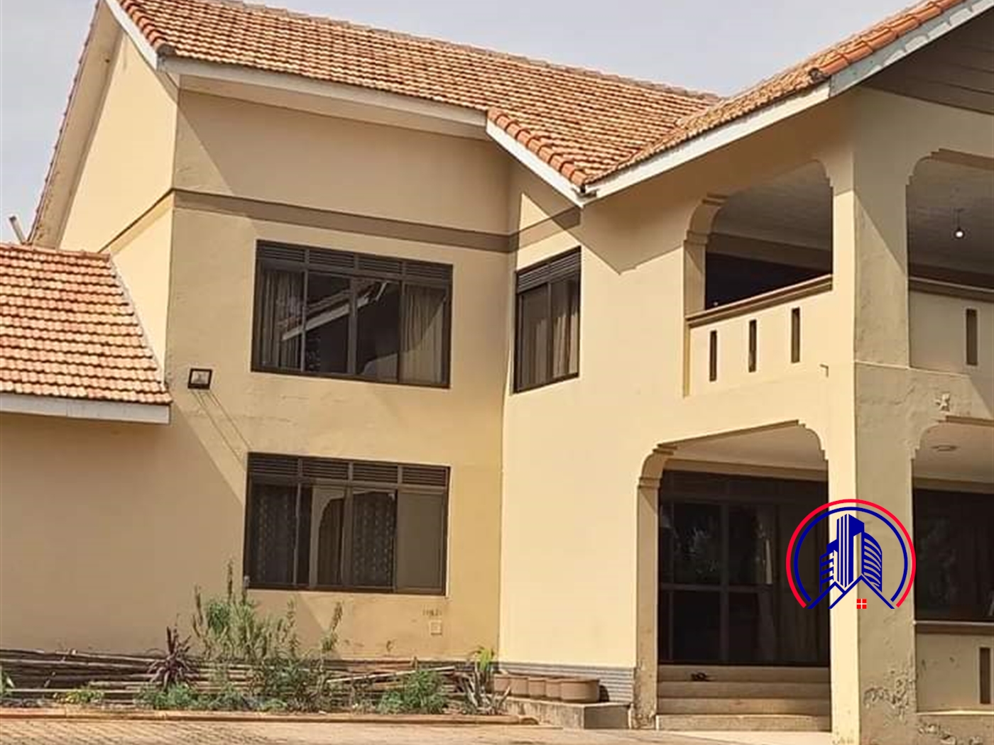 Storeyed house for rent in Bugoloobi Kampala