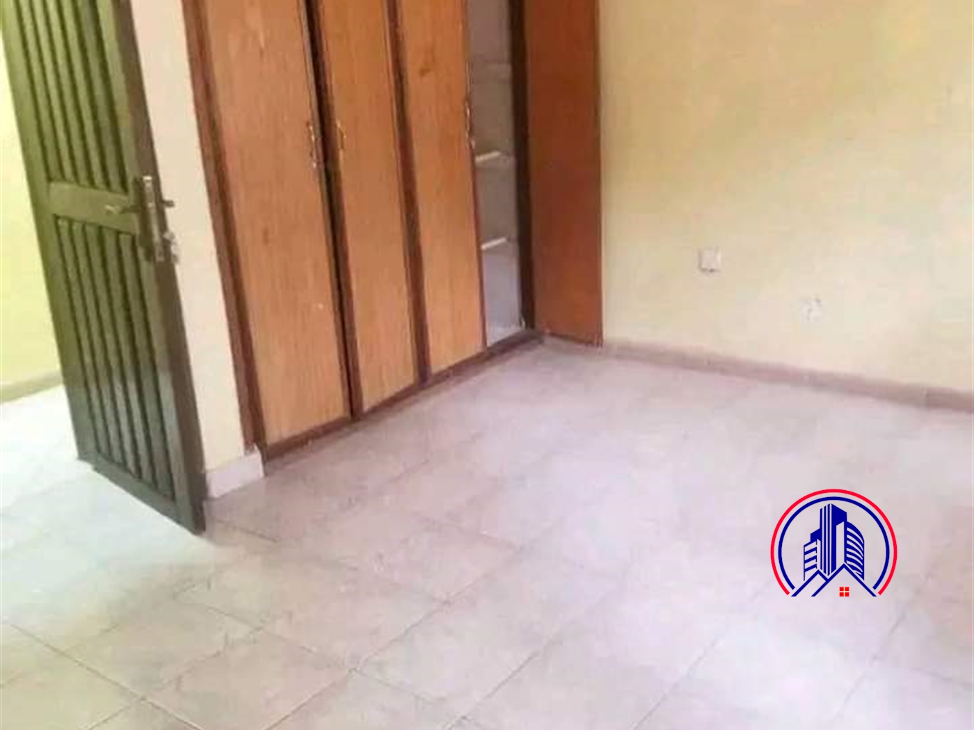 Bungalow for rent in Bugoloobi Kampala