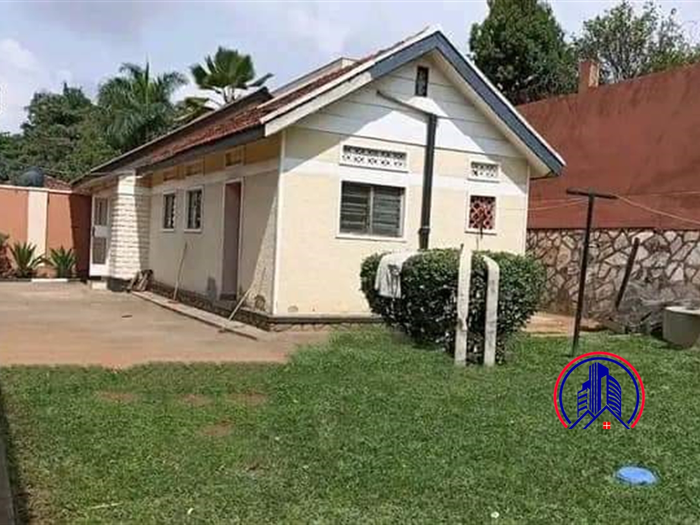 Bungalow for rent in Bugoloobi Kampala