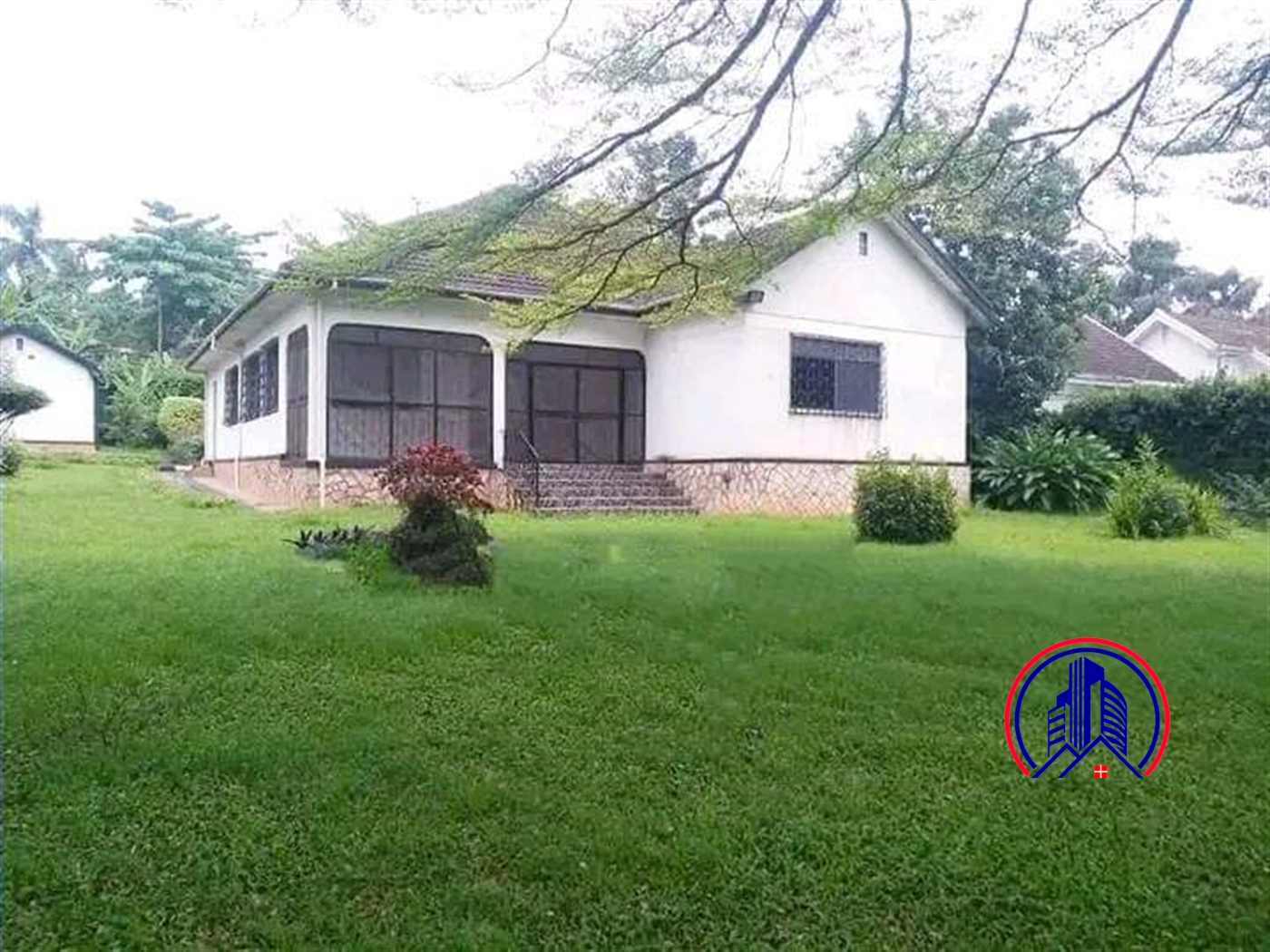 Bungalow for rent in Bugoloobi Kampala