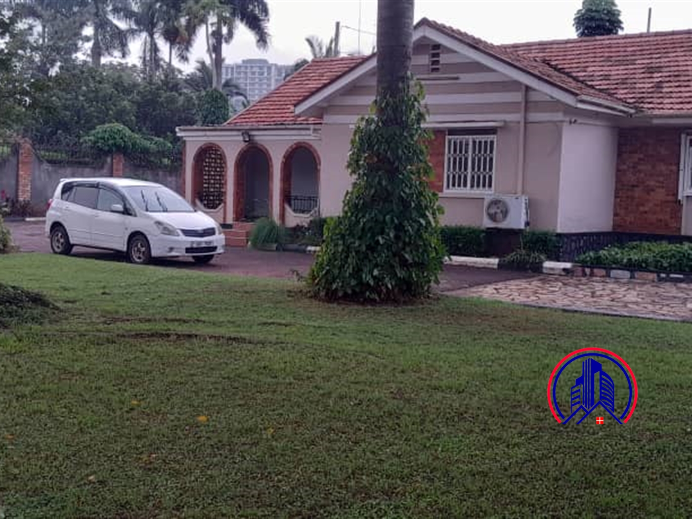 Bungalow for rent in Kololo Kampala