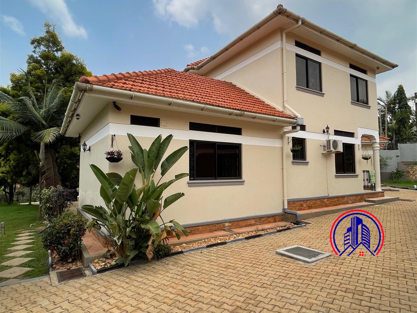 Storeyed house for rent in Bunamwaaya Wakiso