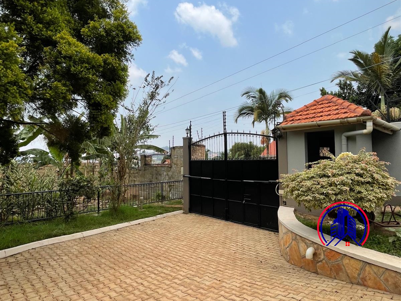 Storeyed house for rent in Bunamwaaya Wakiso