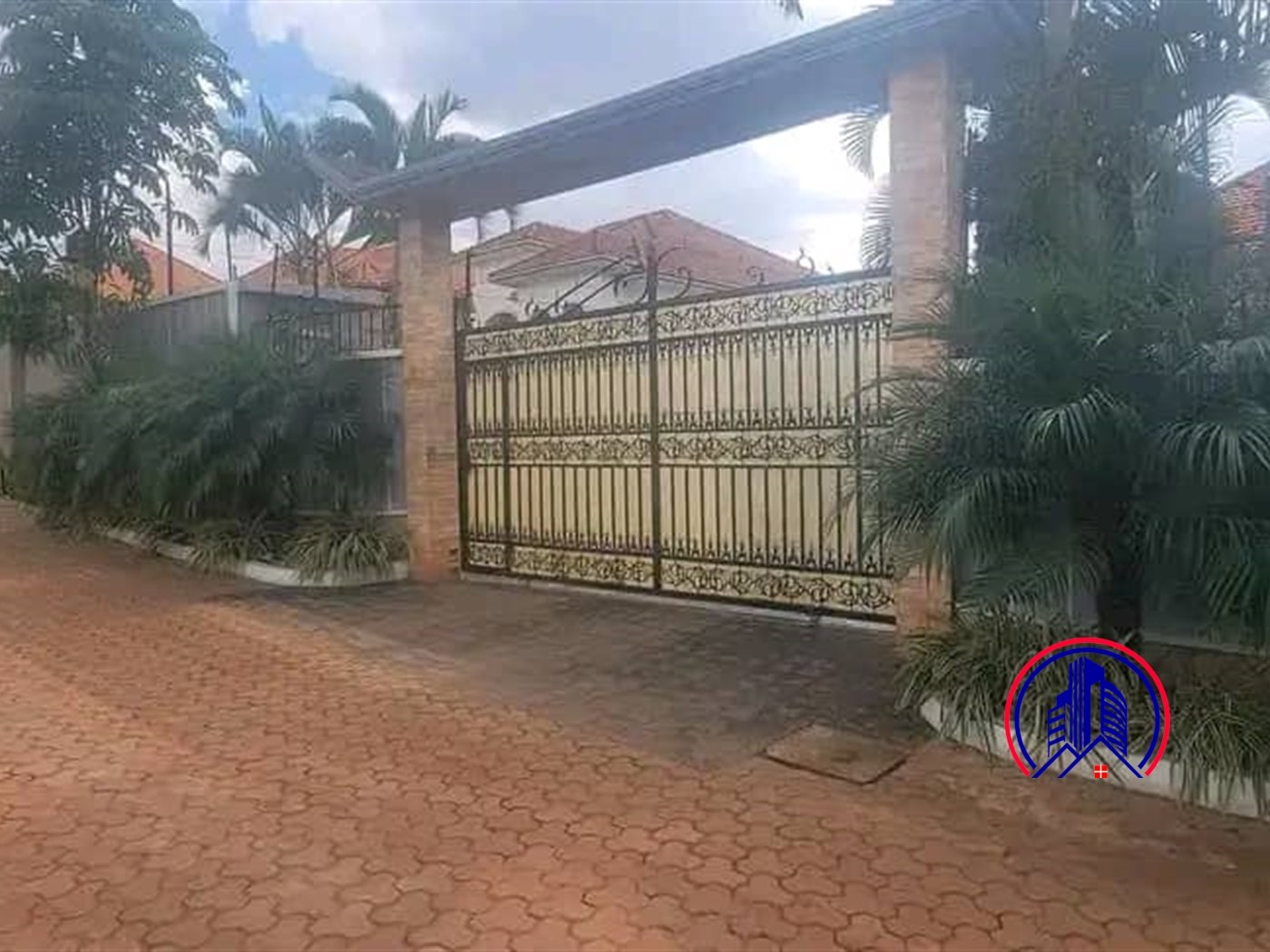 Duplex for sale in Kyanja Kampala