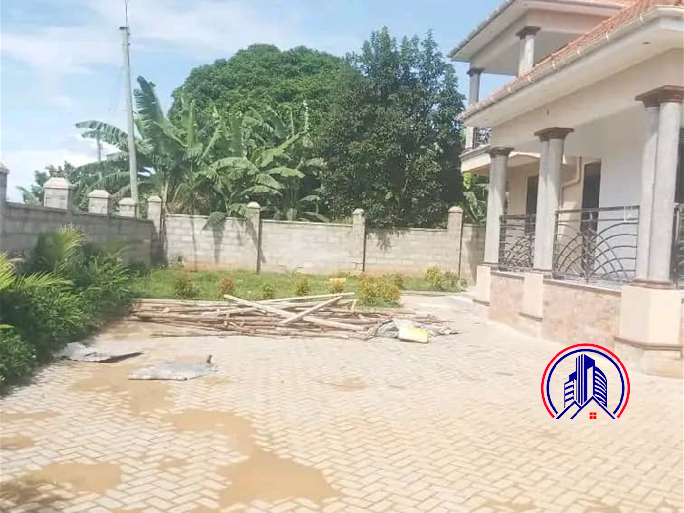 Storeyed house for sale in Kitende Wakiso