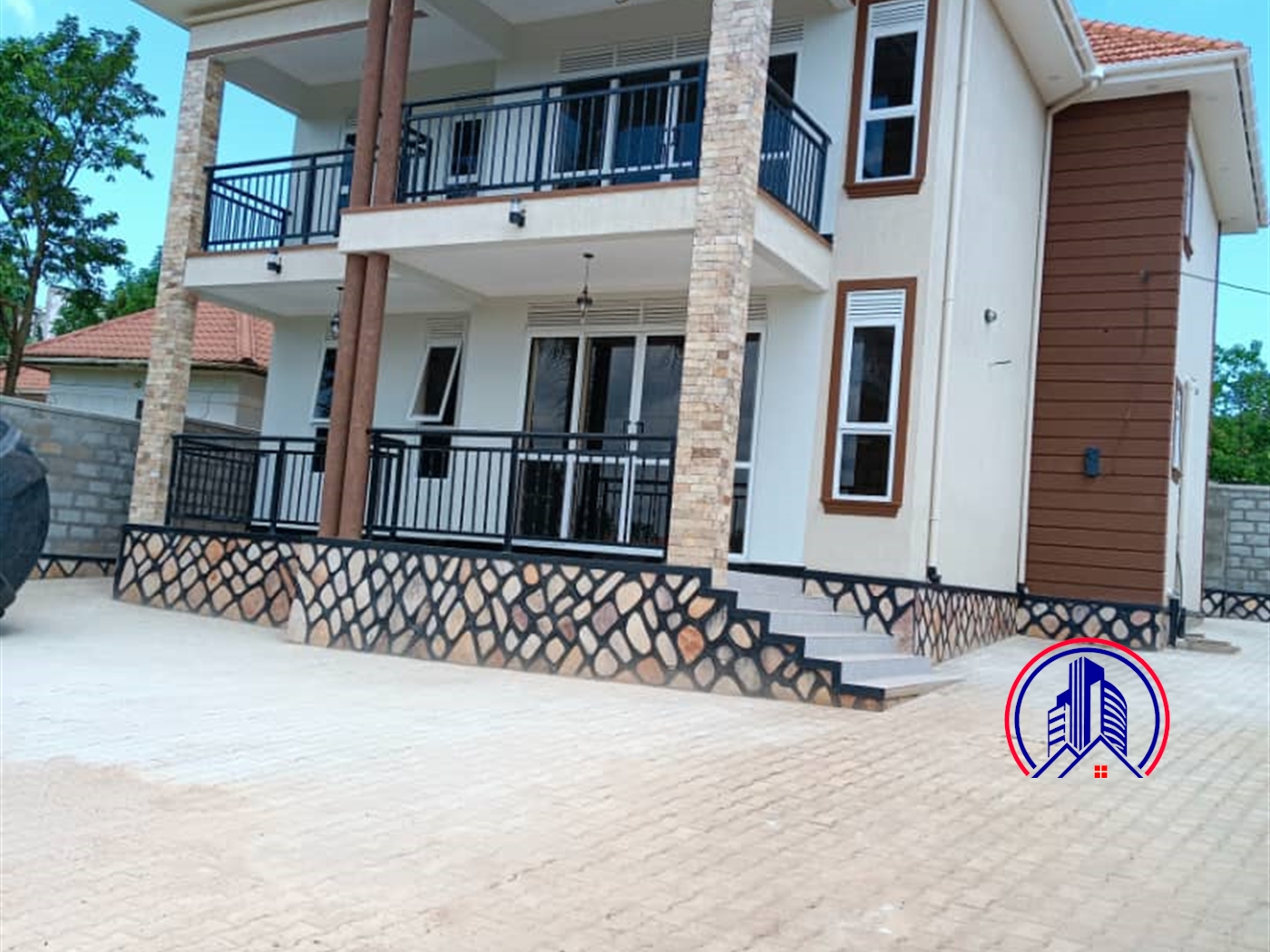 Mansion for sale in Kitende Wakiso