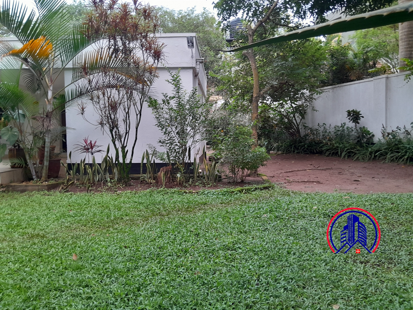 Bungalow for rent in Bugoloobi Kampala