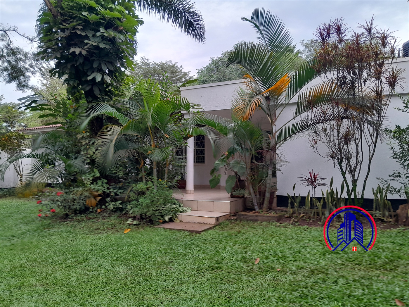 Bungalow for rent in Bugoloobi Kampala