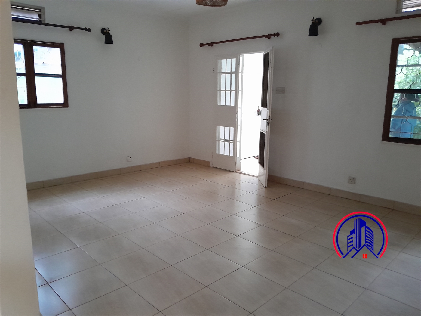 Bungalow for rent in Bugoloobi Kampala