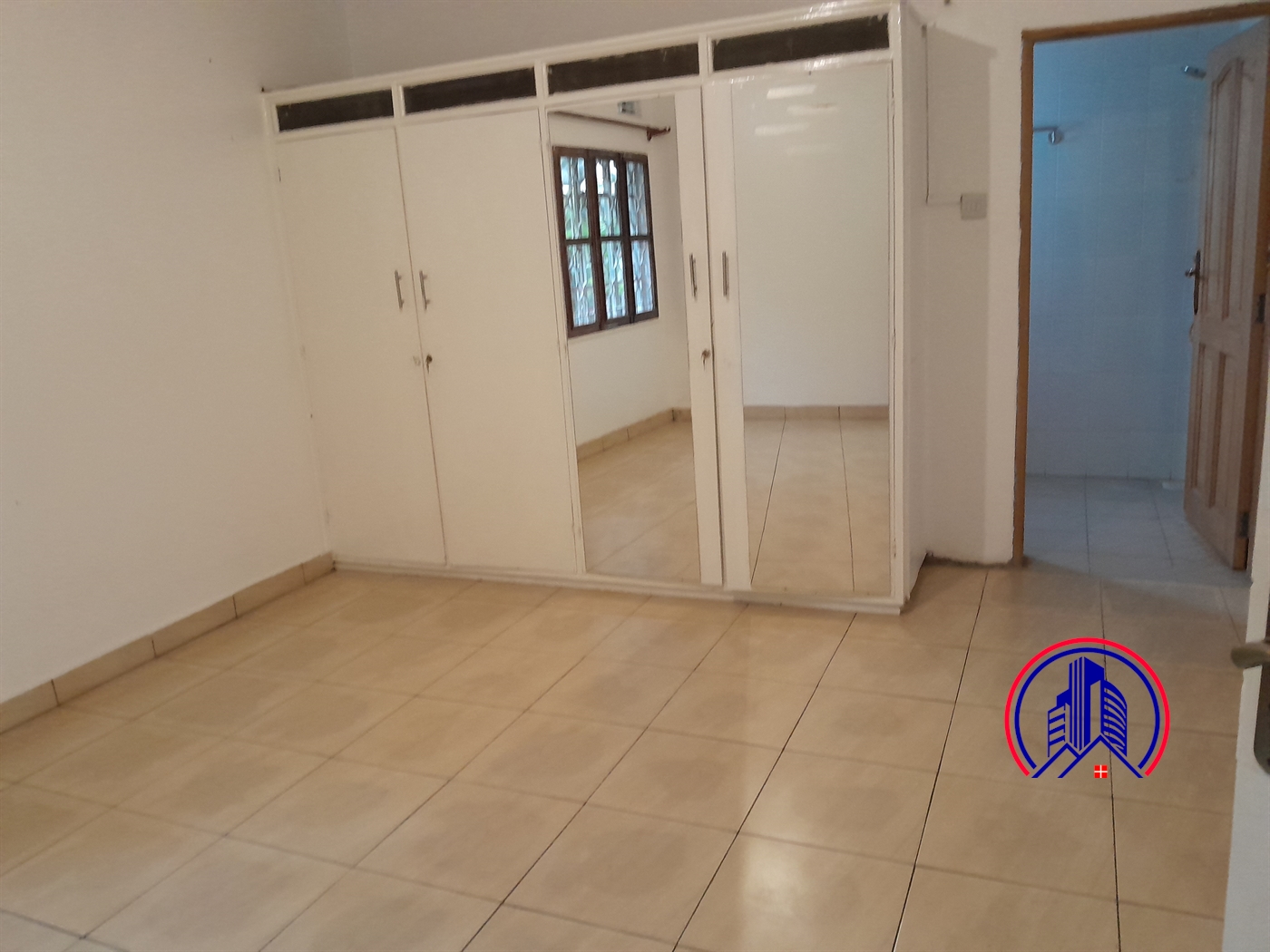 Bungalow for rent in Bugoloobi Kampala