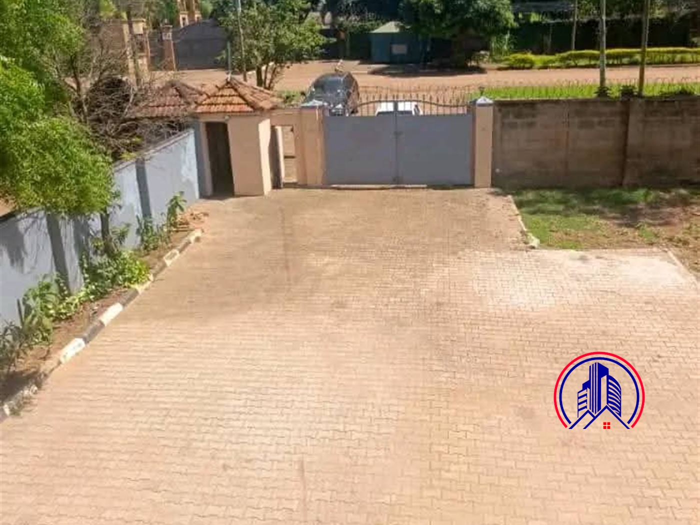 Bungalow for rent in Bugoloobi Kampala