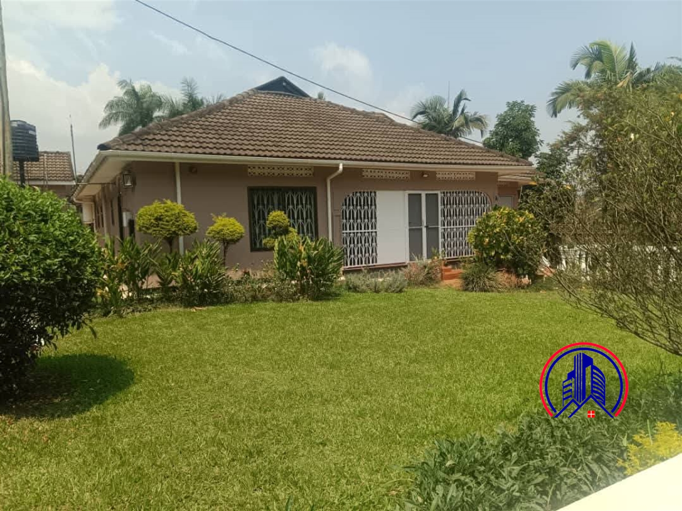 Bungalow for rent in Bugoloobi Kampala