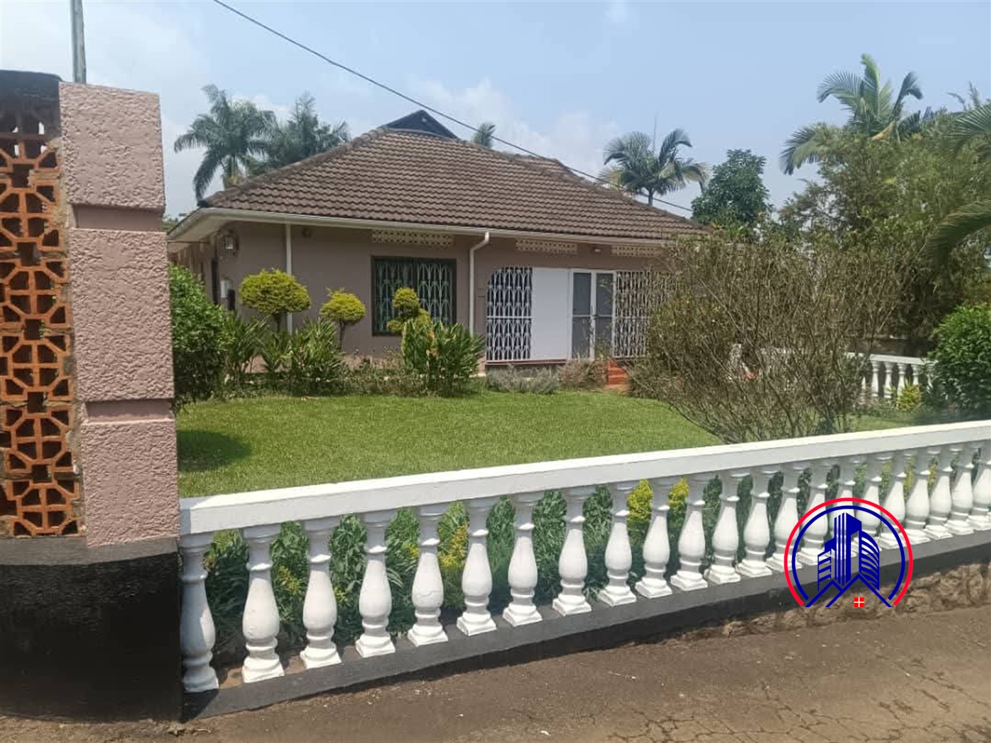 Bungalow for rent in Bugoloobi Kampala