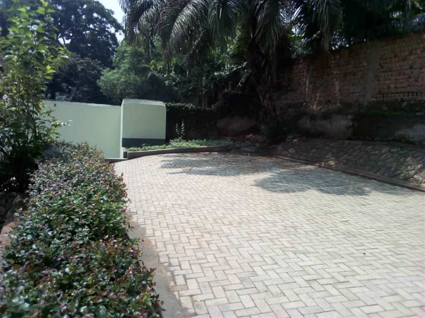 Bungalow for rent in Kololo Kampala