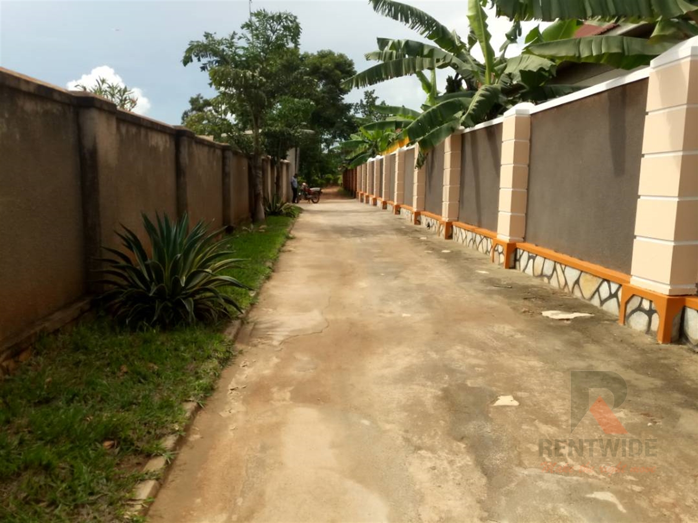 Semi Detached for rent in Mpererwe Kampala