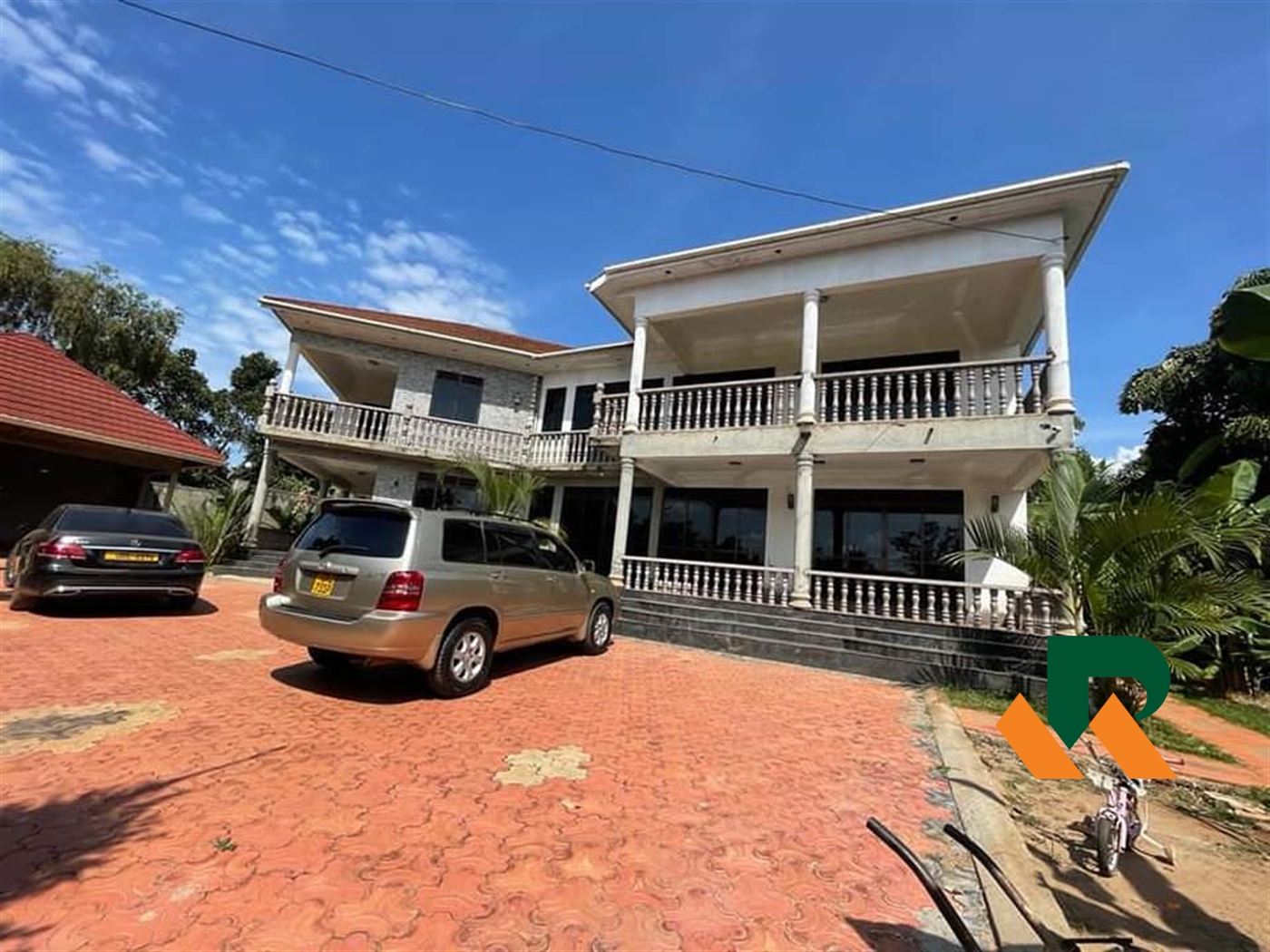 Storeyed house for sale in Munyonyo Kampala