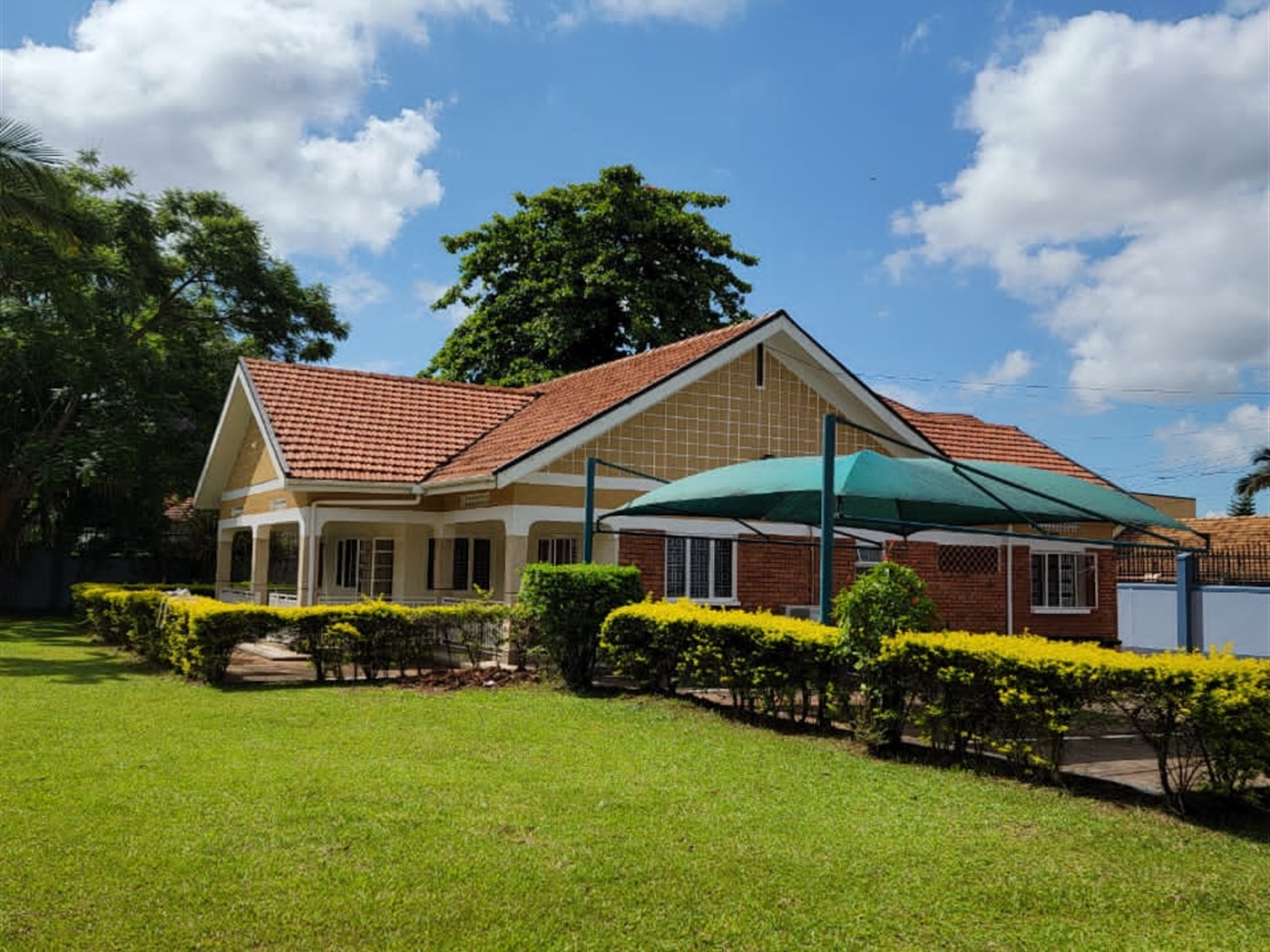 Bungalow for rent in Kololo Kampala