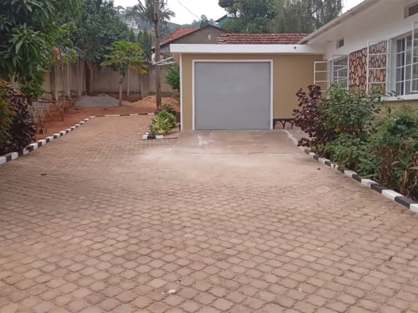 Bungalow for rent in Kansanga Kampala