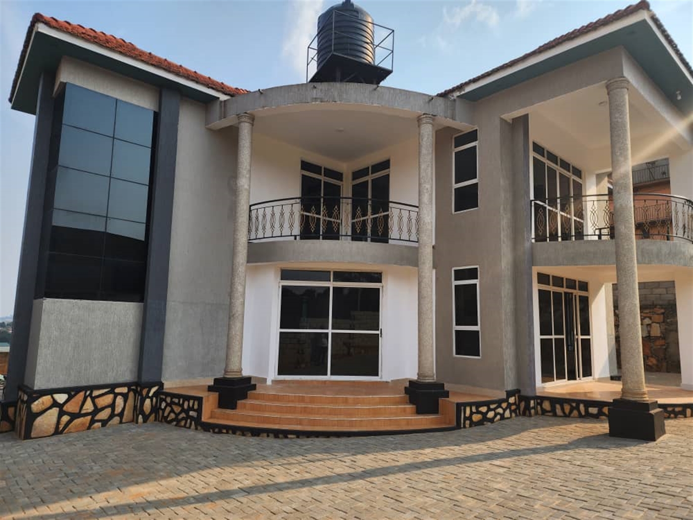 Storeyed house for rent in Kyambogo Kampala