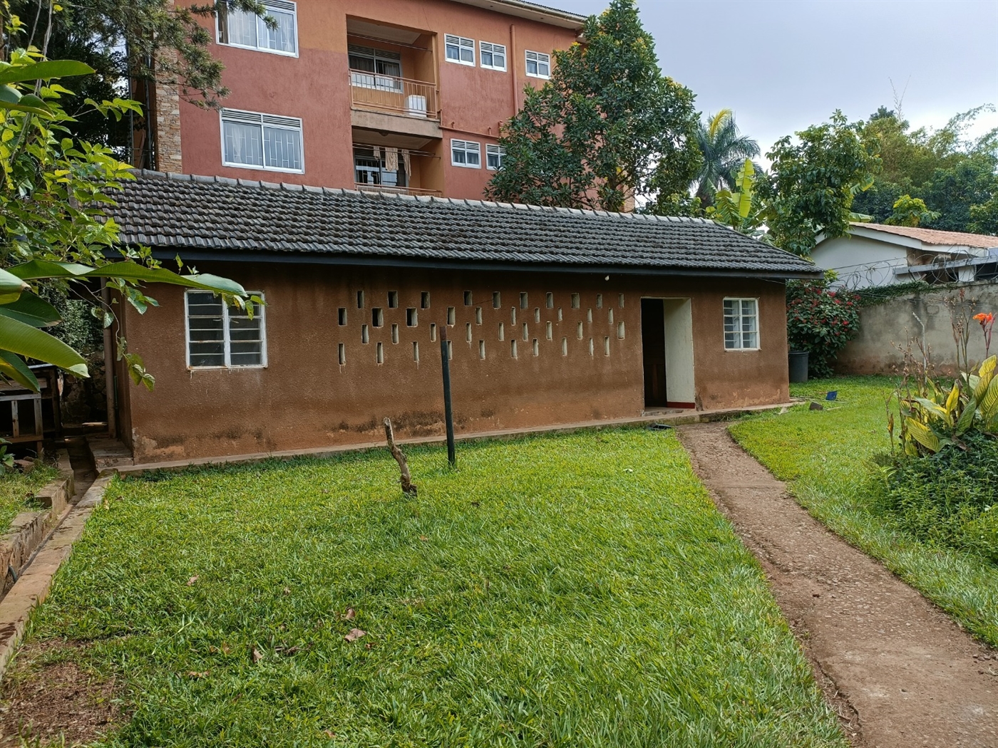 Storeyed house for sale in Bugoloobi Kampala