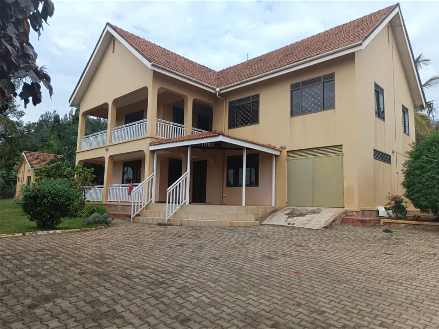 Storeyed house for sale in Lubowa Wakiso