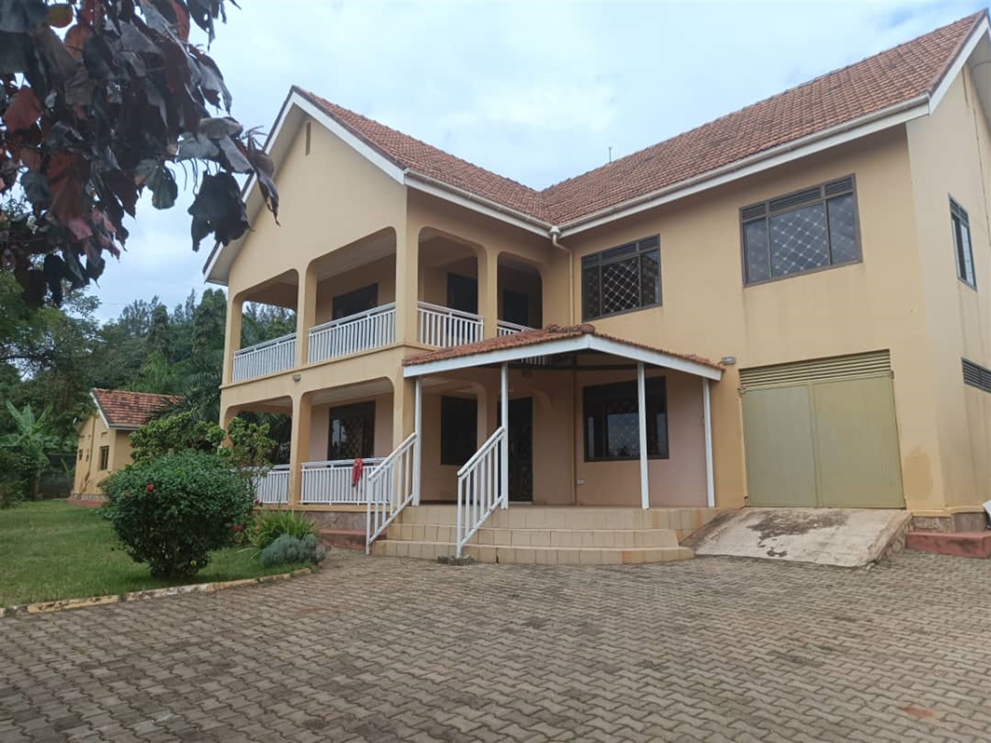 Storeyed house for sale in Lubowa Wakiso