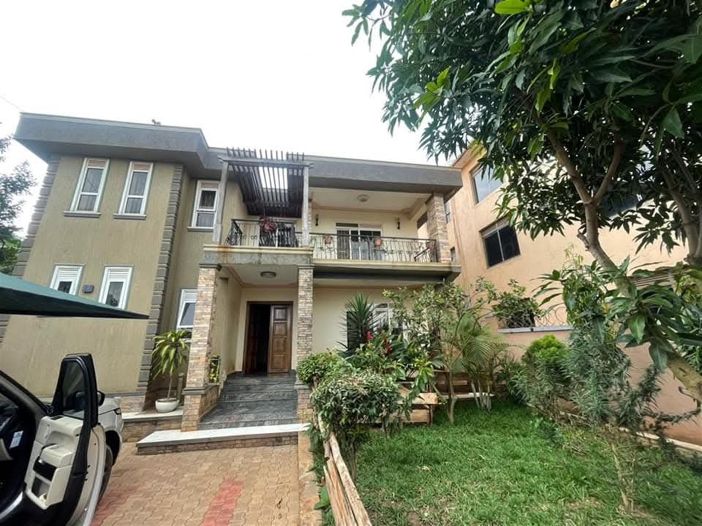 Storeyed house for sale in Mbalwa Wakiso