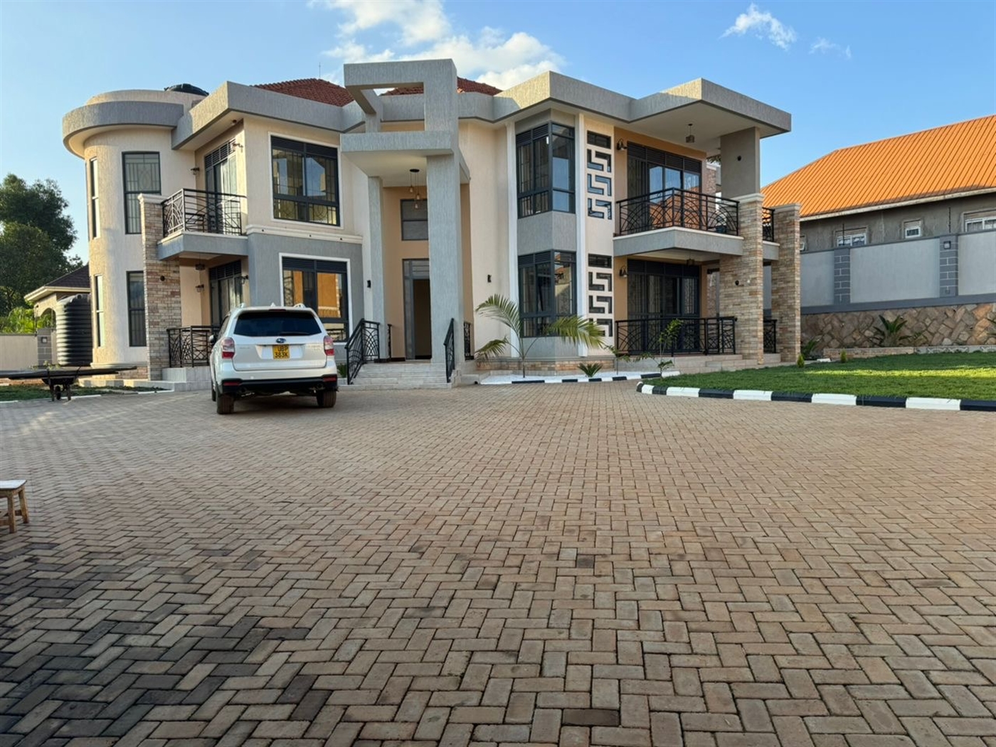 Mansion for sale in Kira Wakiso