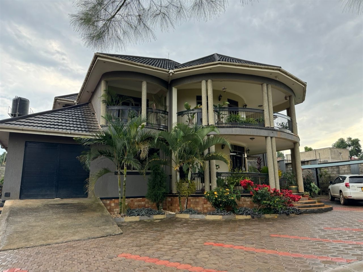 Mansion for sale in Kanyanya Wakiso