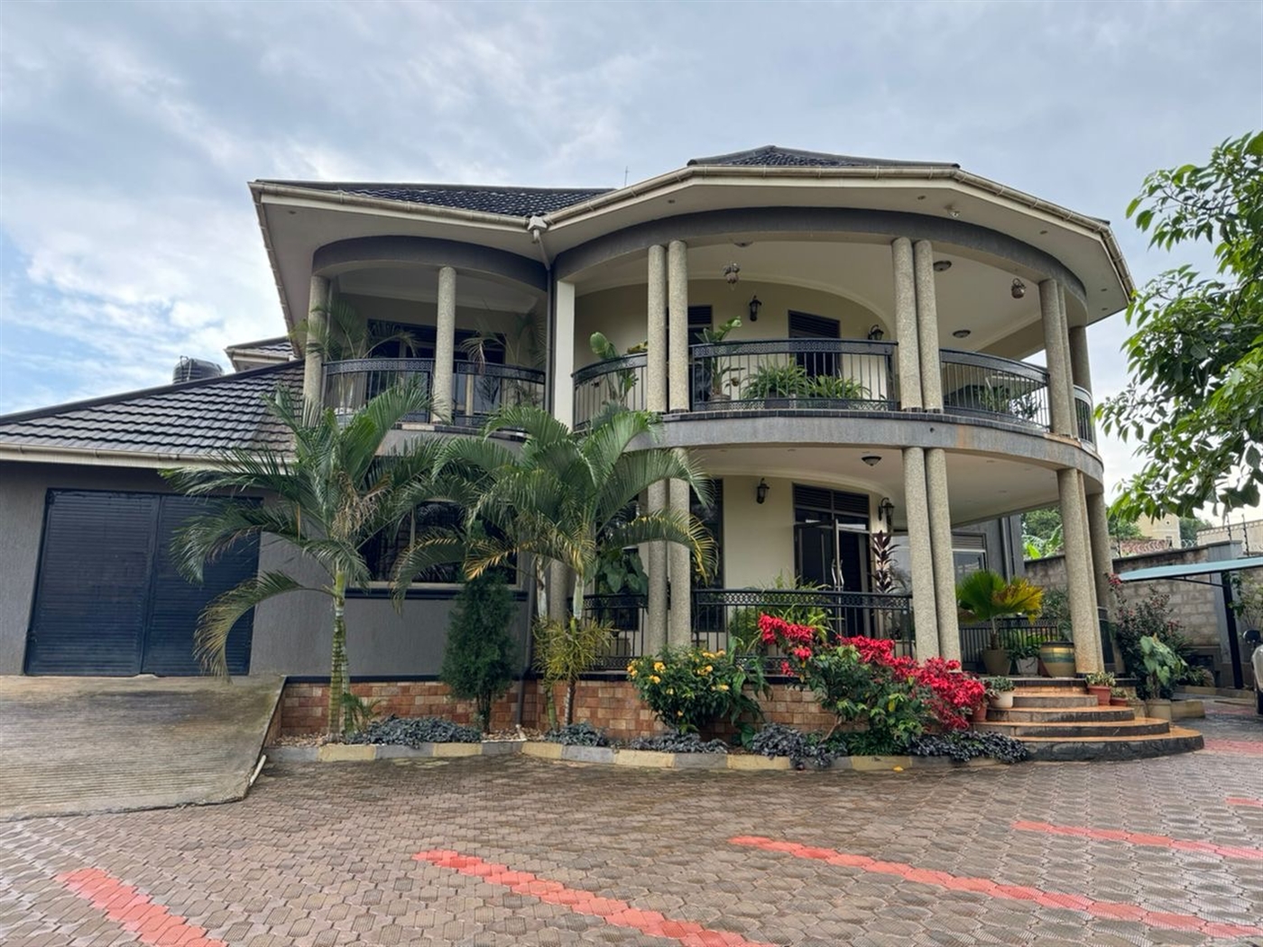 Mansion for sale in Kanyanya Wakiso