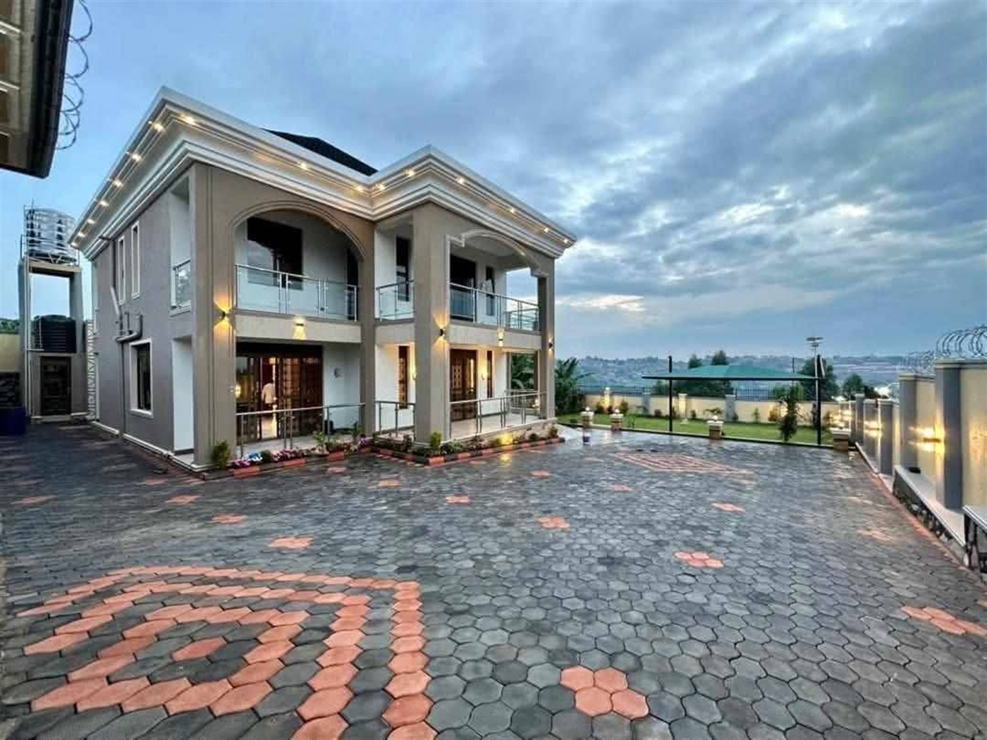 Mansion for sale in Bwebajja Wakiso