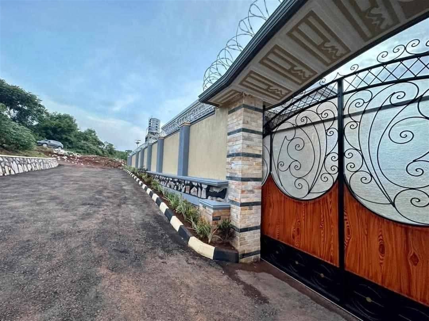 Mansion for sale in Bwebajja Wakiso