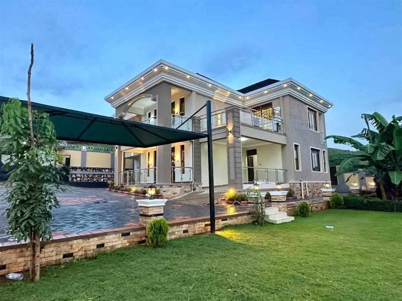 Mansion for sale in Bwebajja Wakiso