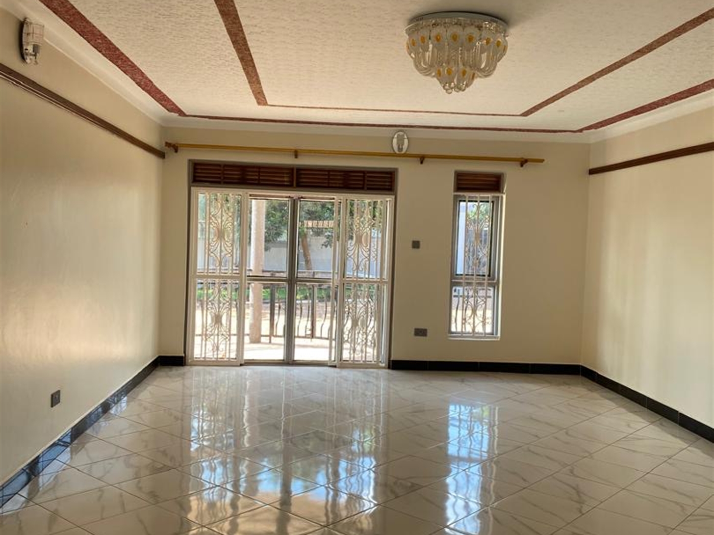 Mansion for rent in Bwebajja Wakiso