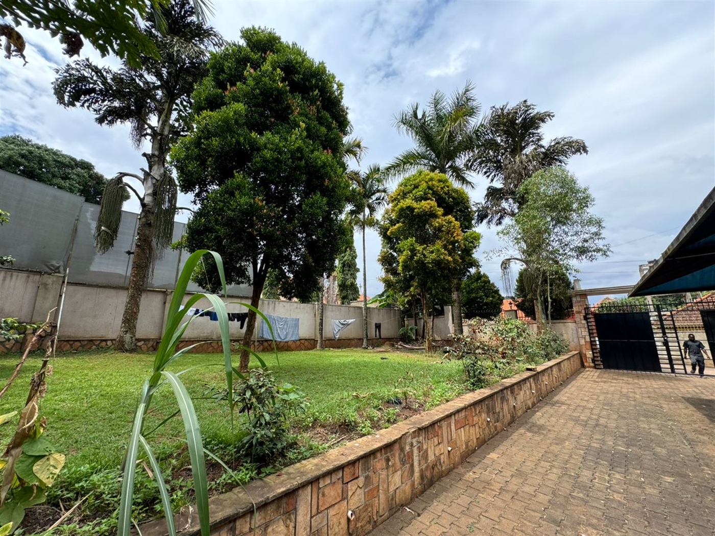 Storeyed house for sale in Munyonyo Kampala