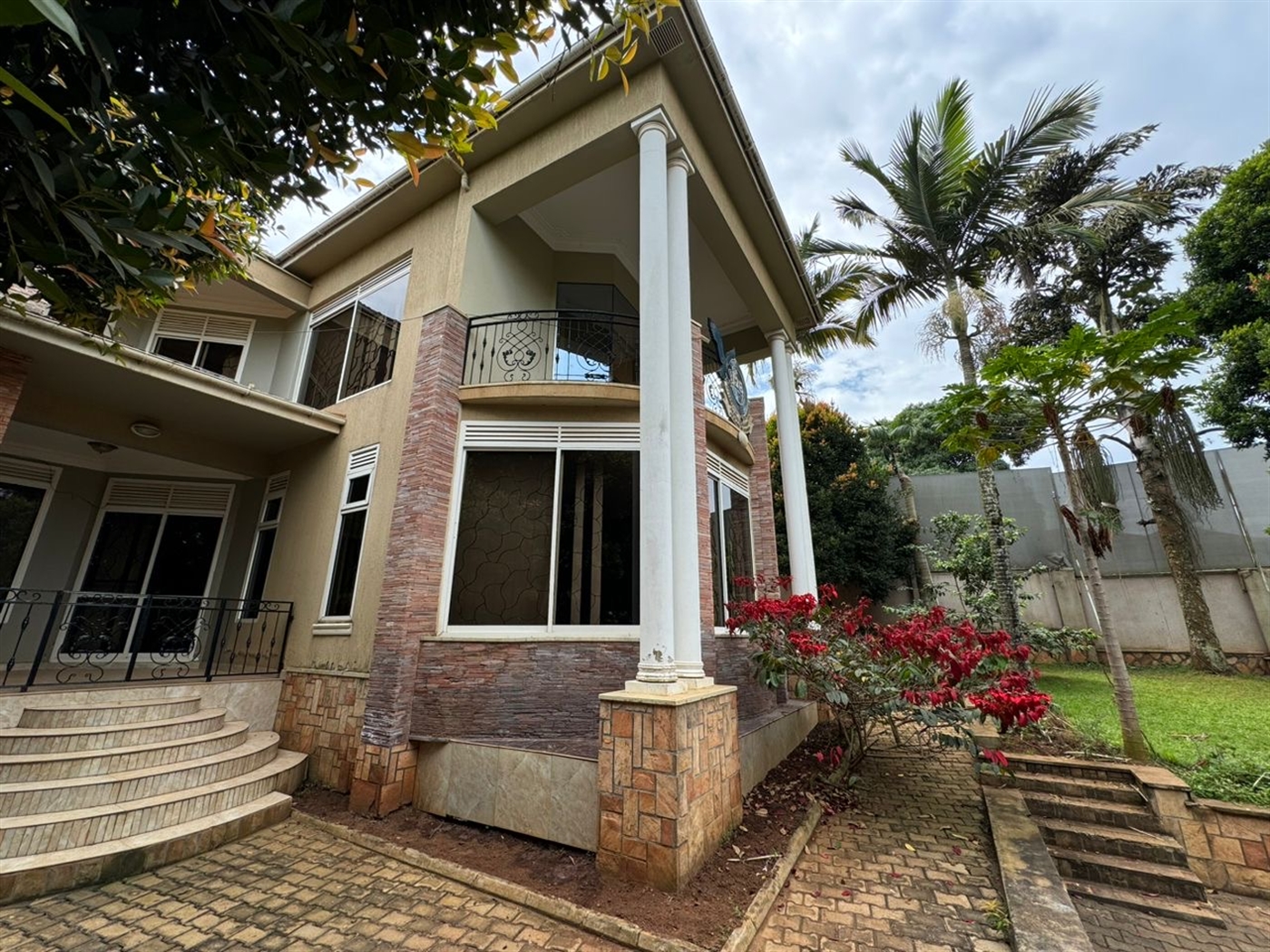 Storeyed house for sale in Munyonyo Kampala