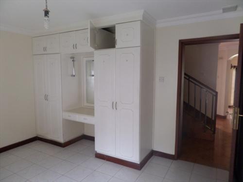 Town House for rent in Kololo Kampala