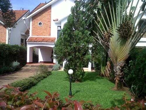 Town House for rent in Kololo Kampala