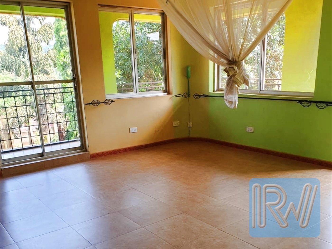 Mansion for sale in Kitende Wakiso