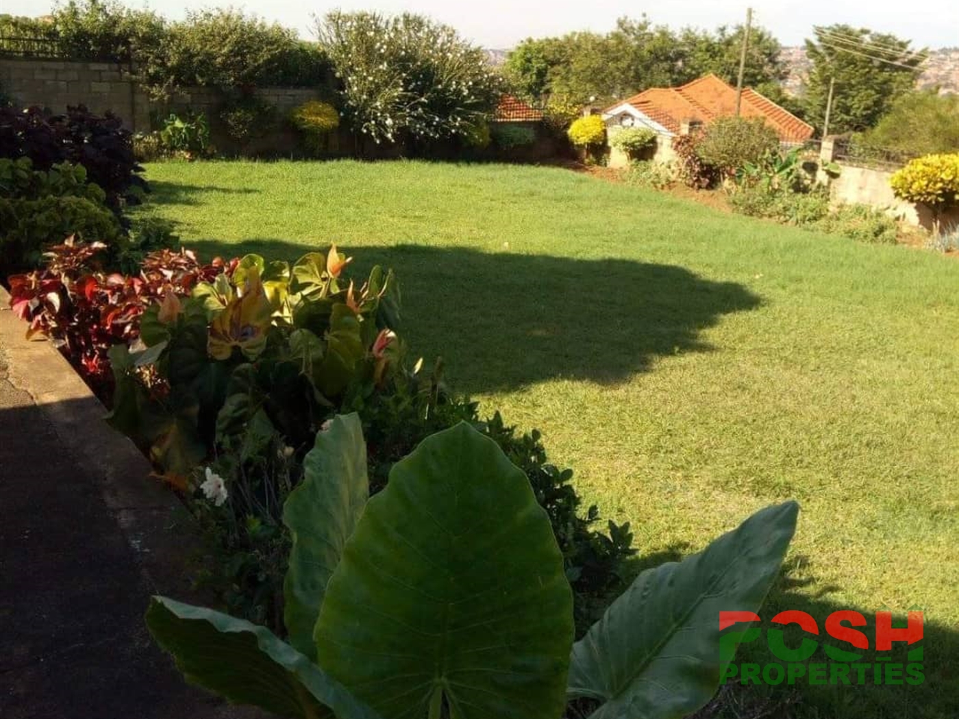 Mansion for sale in Kira Wakiso